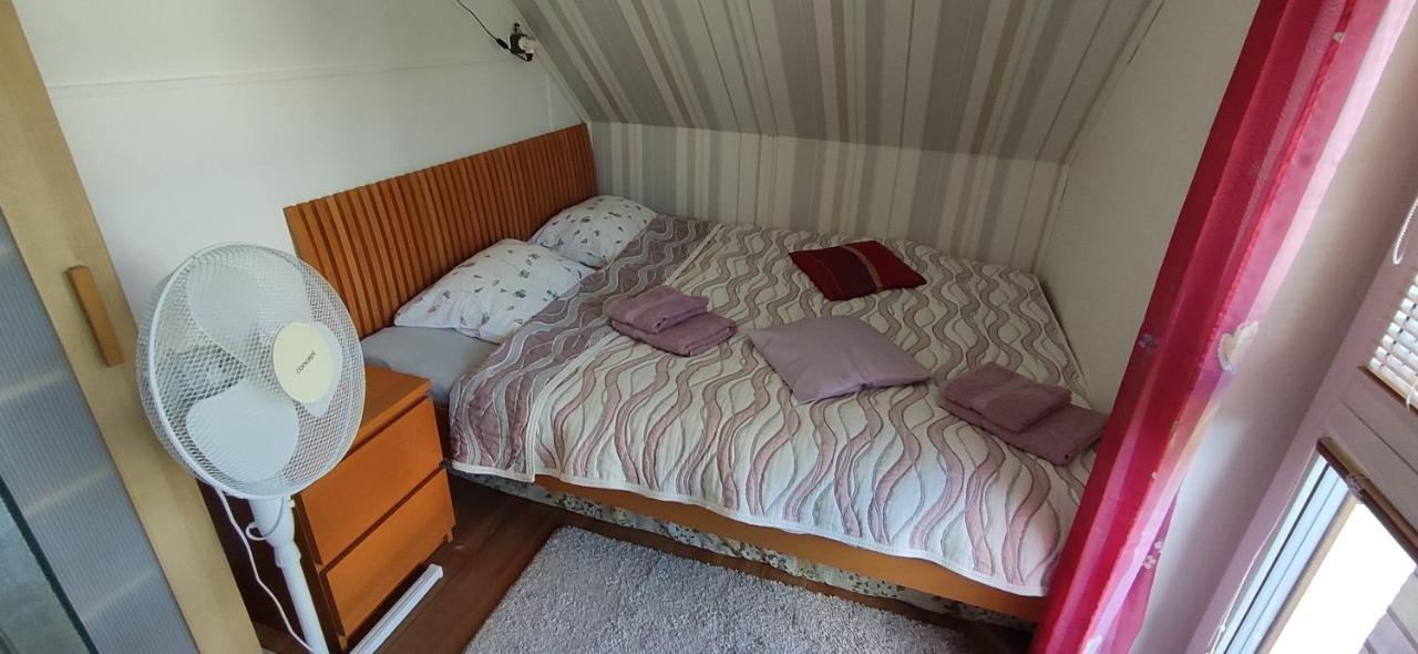 Holiday home Marecek - V Lesni Osade U Reky Luznice *